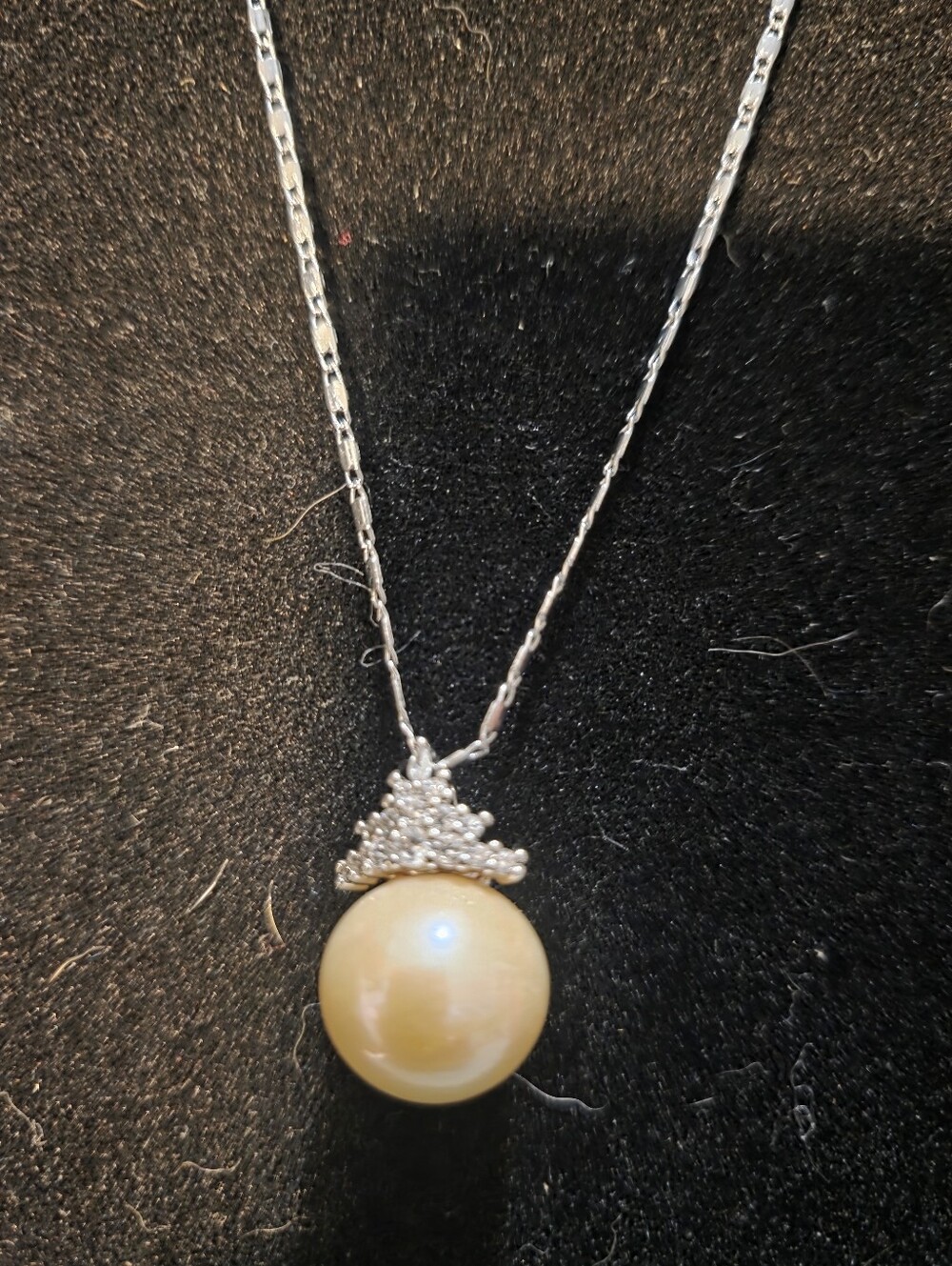 Classic Golden Pearl Pendant Necklace - Women Jewelry